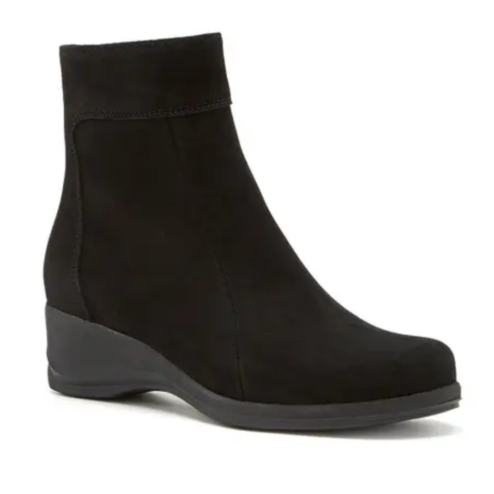 La Canadienne Tina Suede Boot NWT